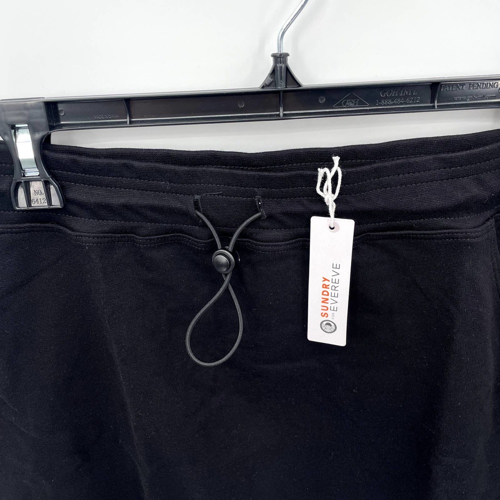 SUNDRY FOR EVEREVE Sunday Skirt with Bungee Drawcord in Black // 3 (L) - Picture 7 of 10